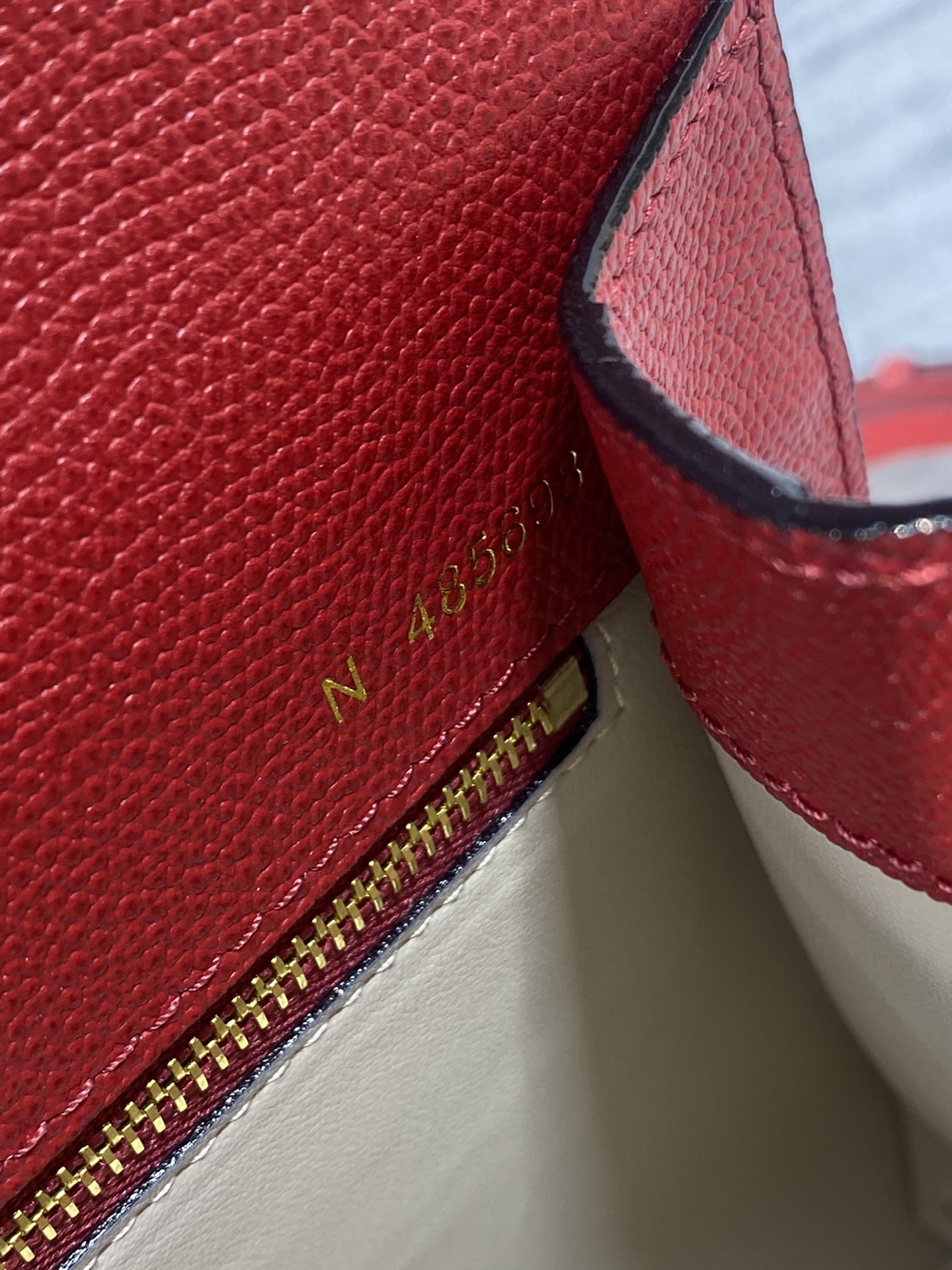 複刻高仿𝐕𝐚𝐥𝐞𝐗𝐭𝐫𝐚包包 Iside Top handle medium bag 手提包單肩包 大紅色