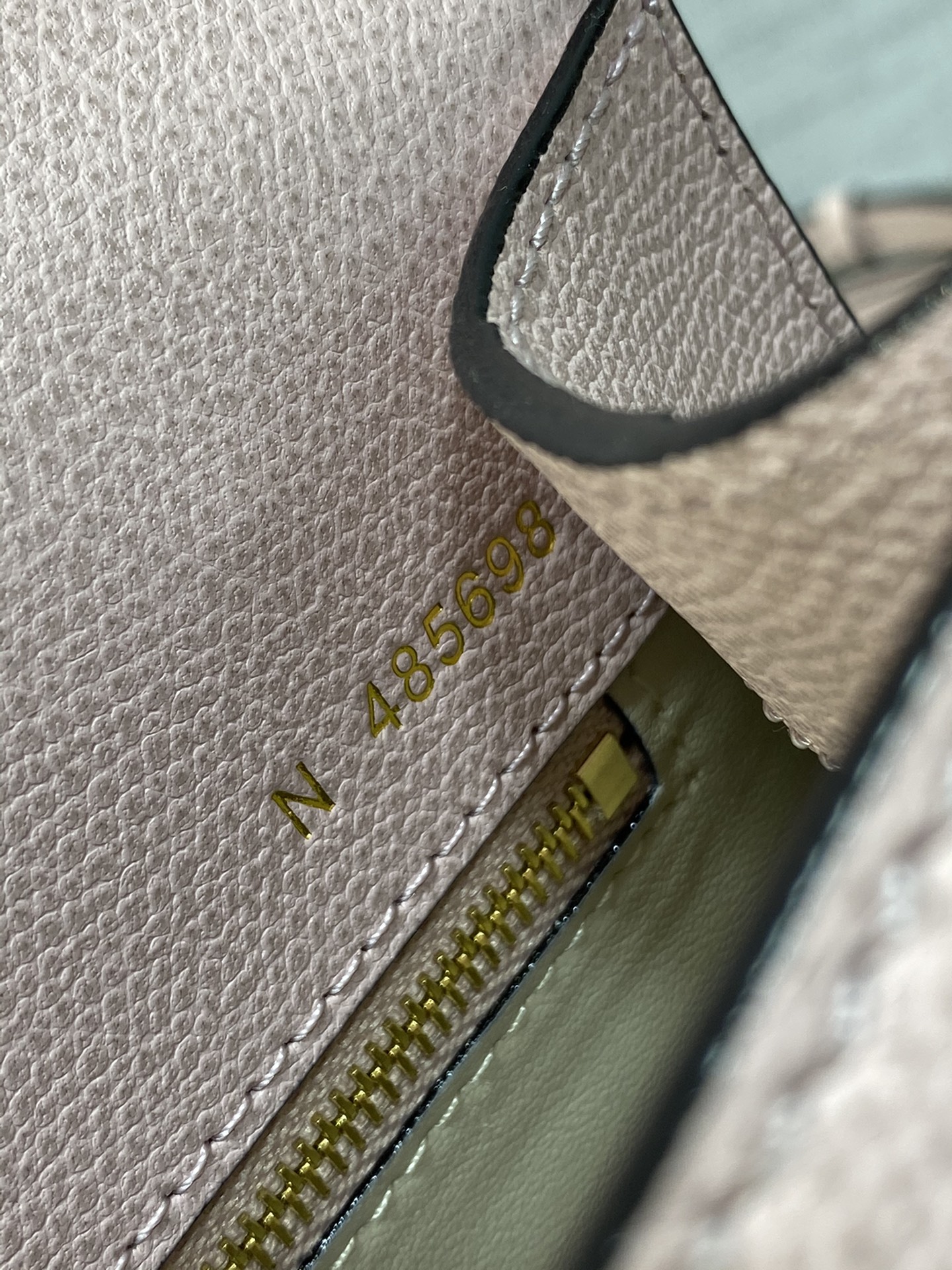 複刻高仿𝐕𝐚𝐥𝐞𝐗𝐭𝐫𝐚包包 Iside Top handle medium bag 手提包單肩包 弗拉粉