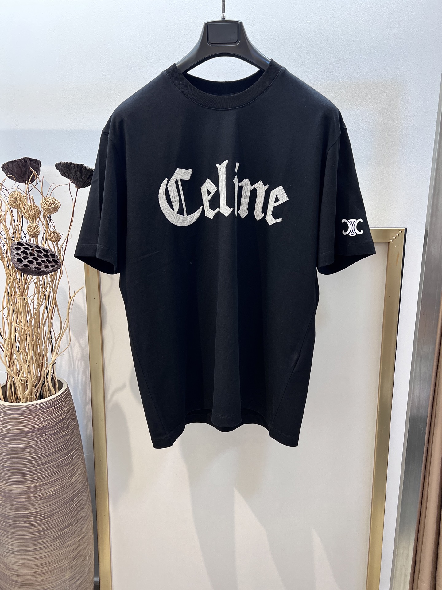 celine2025420034 (1) 高仿Celine賽琳刺繡配以經典凱旋門印花黑色半袖T恤