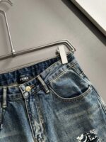 舒適的彈性腰帶： 以舒適為基礎結構 - 我們的創新彈性腰帶確保舒適的貼合度，與您一起移動和彎腰。