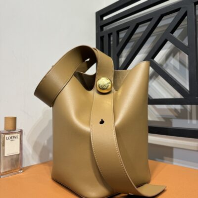 原單LOEWE羅意威走秀款peebble bag水桶包66035