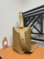 原單LOEWE羅意威走秀款peebble bag水桶包66035