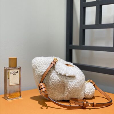 高仿LOEWE羅意威迪麗熱巴同款Bunny Bag毛毛兔包