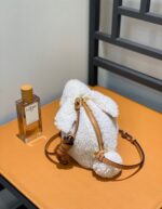 高仿LOEWE羅意威迪麗熱巴同款Bunny Bag毛毛兔包