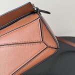 高仿LOEWE羅意威棕色平紋小號柔軟牛皮革Puzzle手袋