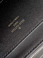 高仿LV路易威登M24880黑色Capucines Souple手袋