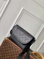 復刻LV路易威登M14874Pulse Messenger郵差包