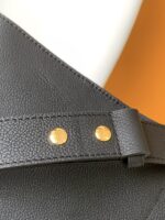 一比一LV路易威登M24006黑色Lock and Walks水桶包