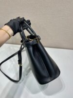 原單PRADA普拉達經典款黑色斜挎包1BA417