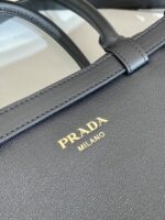 原單PRADA普拉達經典款黑色斜挎包1BA417