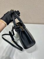 原單PRADA普拉達經典款黑色斜挎包小號1BA418
