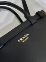 原單PRADA普拉達經典款黑色斜挎包小號1BA418