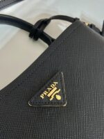 原單PRADA普拉達經典款黑色水桶包1BA212