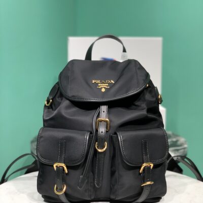 PRADA普拉達尼龍雙肩包採用精緻Saffiano皮革飾邊1BZ677