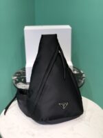 高仿PRADA普拉達新款胸包2VZ092