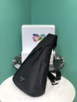 高仿PRADA普拉達新款胸包2VZ092
