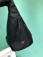 高仿PRADA普拉達新款胸包2VZ092