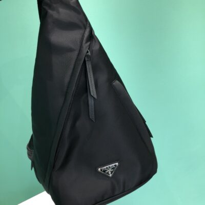 高仿PRADA普拉達新款胸包2VZ092