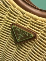高仿A貨PRADA普拉達新款半月廓形手袋1BC202