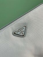 高仿A貨PRADA普拉達新款採用進口尼龍面料腋下包1NI545 