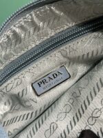 高仿A貨PRADA普拉達新款採用進口尼龍面料腋下包1NI545 