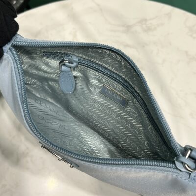 高仿A貨PRADA普拉達新款採用進口尼龍面料腋下包1NI545 