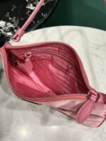 一比一PRADA普拉達新款採用進口尼龍面料粉色腋下包1NI545