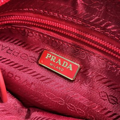 A貨PRADA普拉達新款採用進口尼龍面料紅色腋下包1NI545