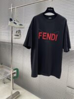 Fendi原單怪獸眼黑色短T紅字黑框標誌設計潮流感十足