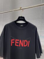 Fendi原單怪獸眼黑色短T紅字黑框標誌設計潮流感十足