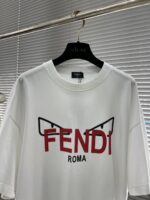 Fendi高仿怪獸眼白色短T紅字黑框標誌設計潮流感十足