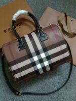 高仿burberry巴寶莉樺木棕格紋保齡球包
