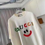 GUCCI 奶油白微笑T恤古馳精品仿製彩色Logo原單短袖上衣