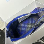高仿精品burberry巴寶莉意大利針織格紋紫色飯盒包
