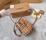 burberry巴寶莉高仿樺木棕色水桶包