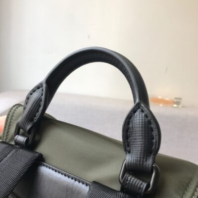 高仿網站burberry巴寶莉The Rucksack軍綠色軍旅男女通用背包