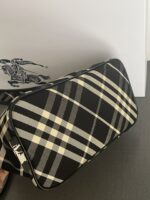 高仿網站burberry巴寶莉小號黑色格紋肩背包