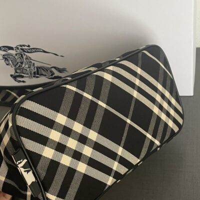 高仿網站burberry巴寶莉小號黑色格紋肩背包