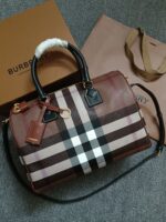 高仿burberry巴寶莉樺木棕格紋保齡球包