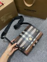 高仿burberry巴寶莉新款斜挎包