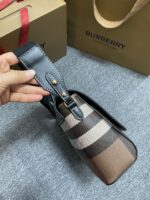 高仿burberry巴寶莉新款斜挎包