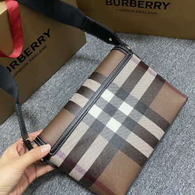高仿burberry巴寶莉新款斜挎包