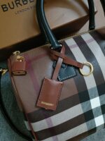 高仿burberry巴寶莉樺木棕格紋保齡球包