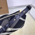 復刻burberry巴寶莉拉鏈斜挎包378155