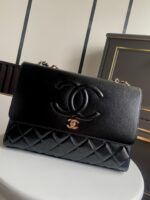 Chanel 原單精品仿製 雙C壓紋翻蓋肩背包 菱格牛皮經典款AS58608
