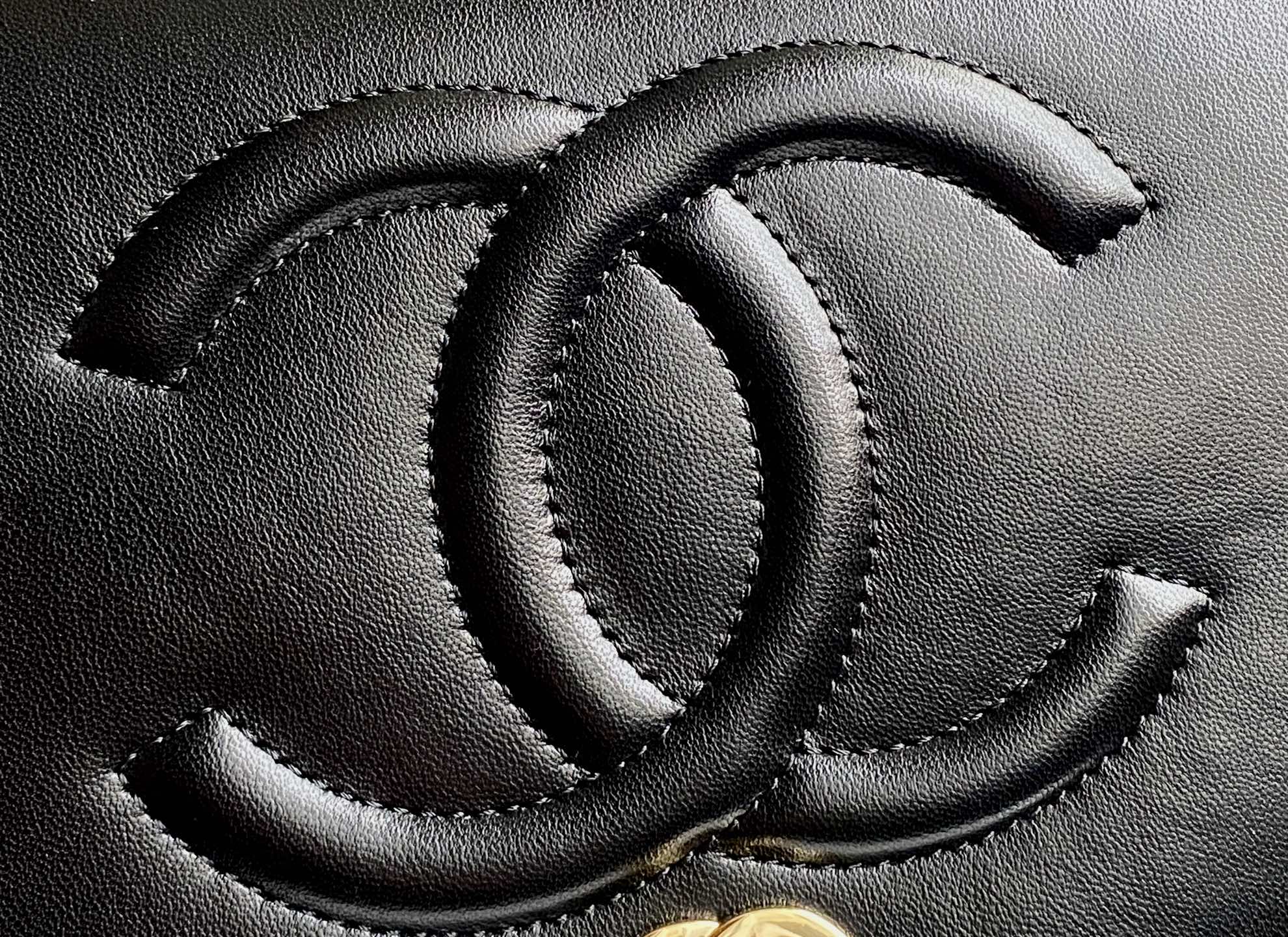 Chanel 原單精品仿製 雙C壓紋翻蓋肩背包 菱格牛皮經典款AS58608