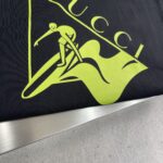 GUCCI 螢光標誌街頭黑T古馳高仿精品復刻亮綠GG滑雪人短袖上衣