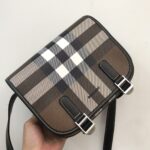 Burberry 深棕格紋斜背包 郵差包款精品高仿一比一原單