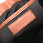 Burberry 米色格紋拼皮後背包復古英倫風原單高仿款8011155