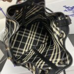 Burberry黑格紋束口水桶包一比一高仿英倫女包肩背包